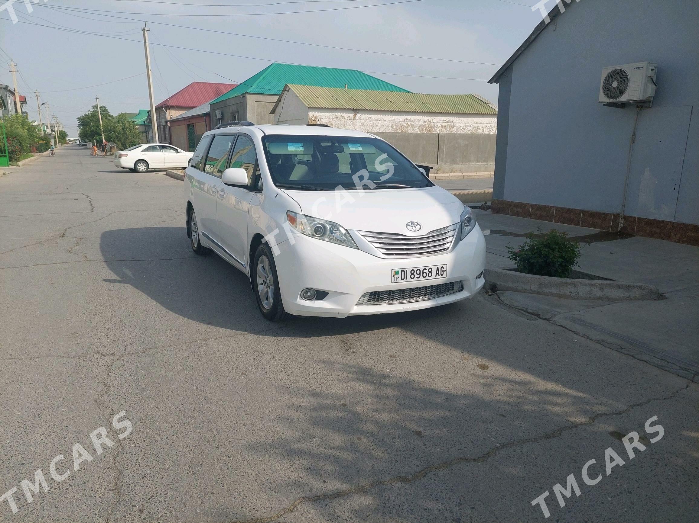 Toyota Sienna 2015 - 290 000 TMT - Aşgabat - img 4