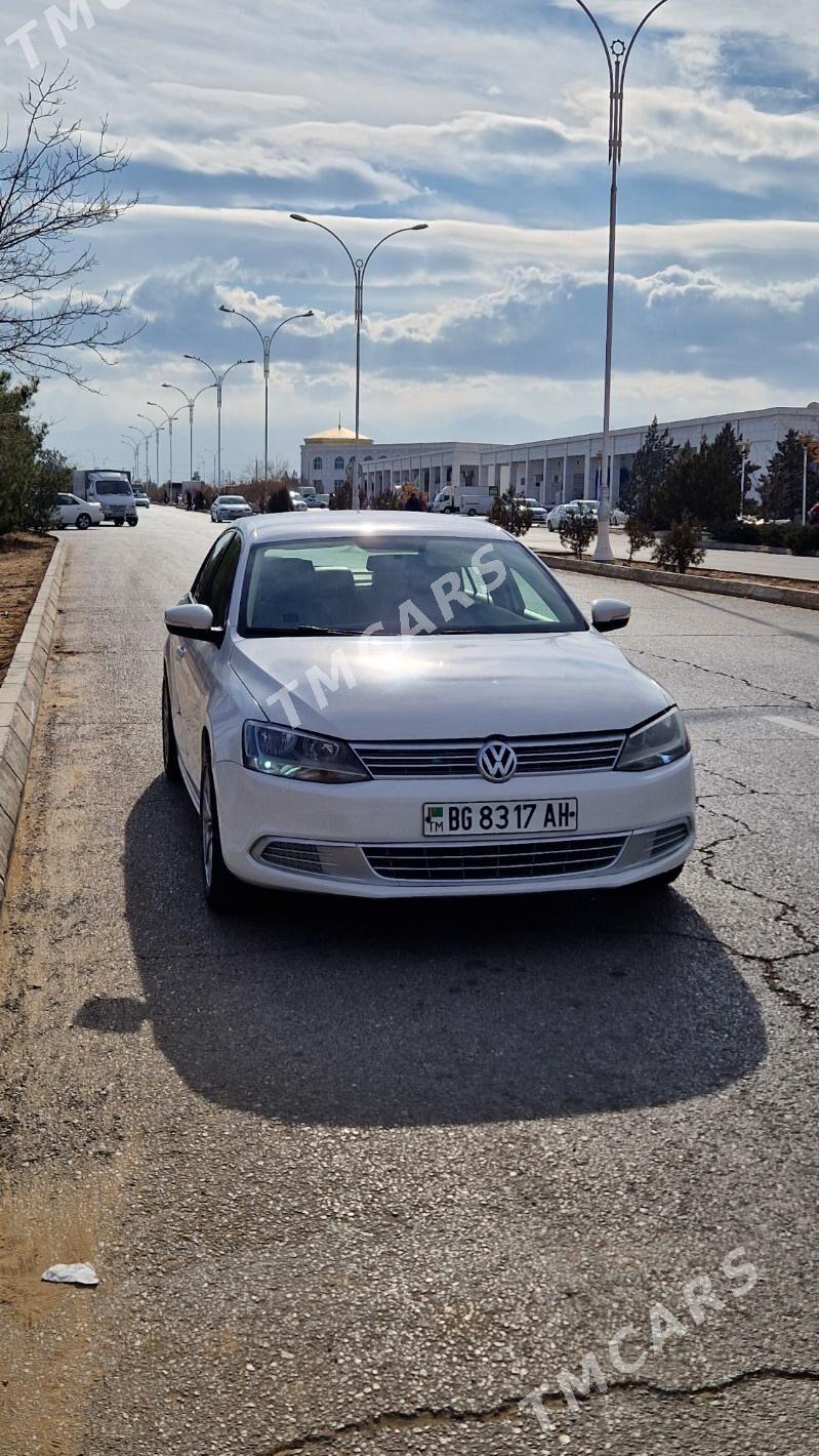 Volkswagen Jetta 2012 - 130 000 TMT - 9 мкр - img 3