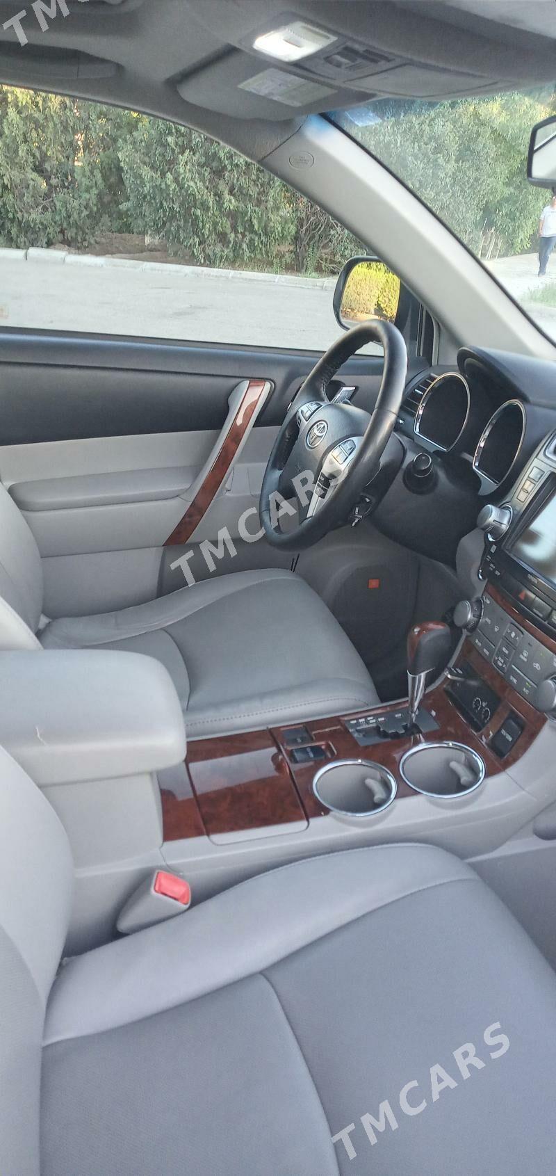 Toyota Highlander 2012 - 365 000 TMT - Дашогуз - img 7