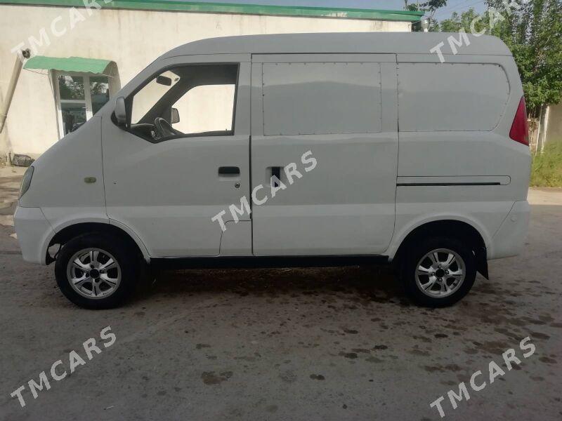 Nissan Urvan 2005 - 73 000 TMT - Ашхабад - img 2
