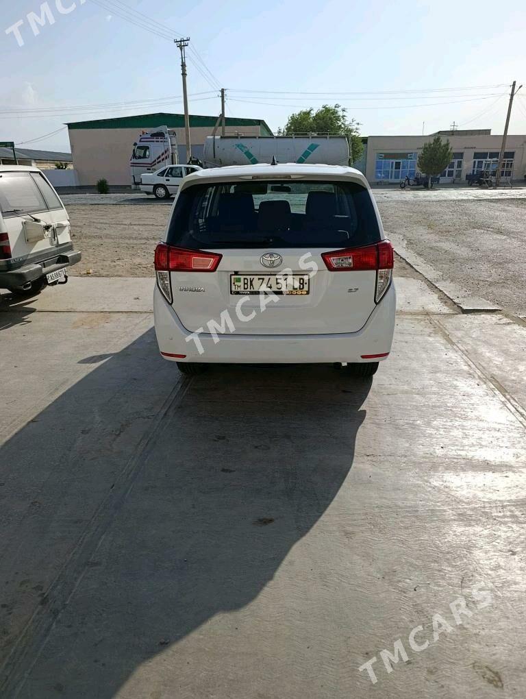 Toyota Innova 2020 - 240 000 TMT - Saýat - img 2