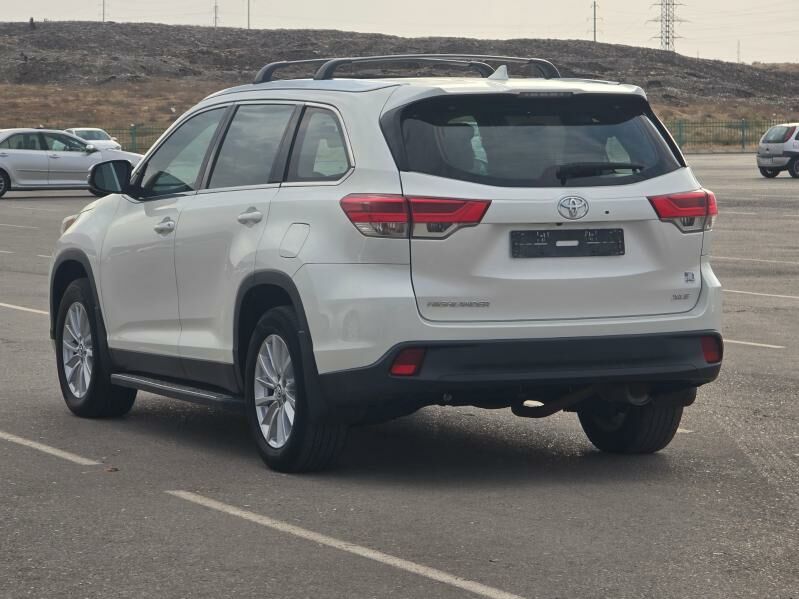 Toyota Highlander 2019 - 520 000 TMT - Ашхабад - img 4