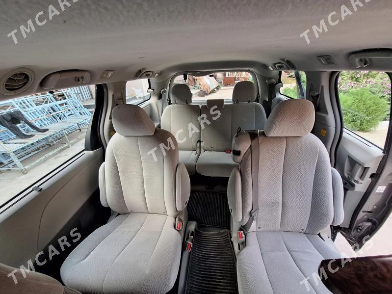 Toyota Sienna 2010 - 250 000 TMT - Туркменабат - img 2