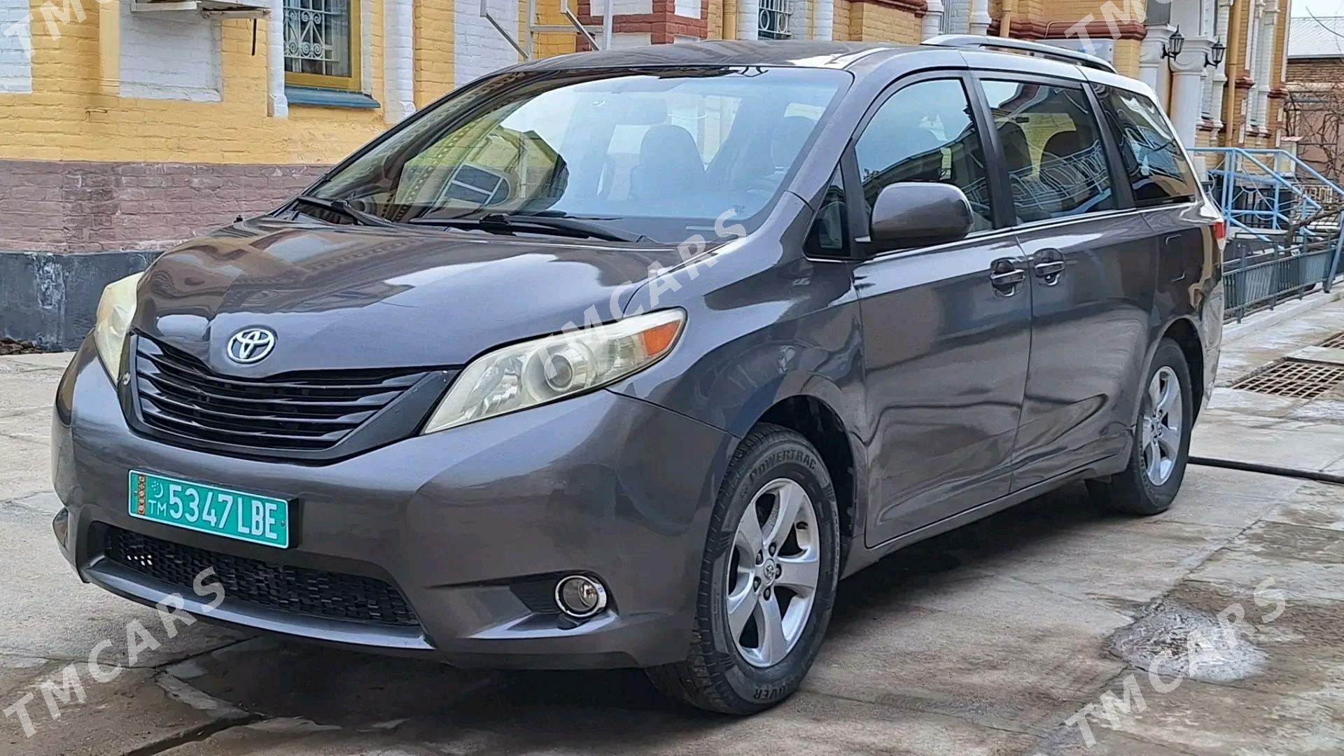 Toyota Sienna 2010 - 250 000 TMT - Туркменабат - img 8