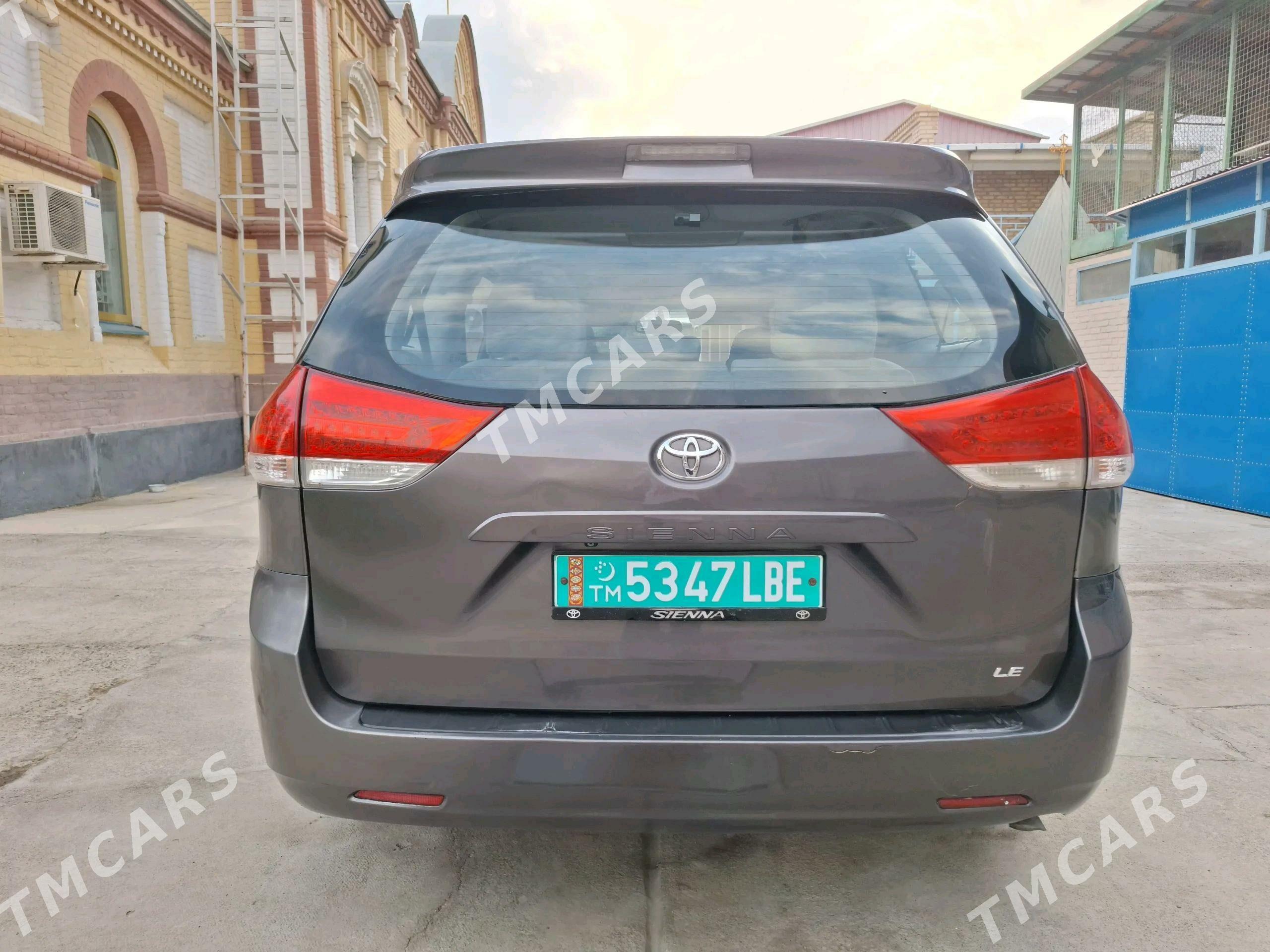 Toyota Sienna 2010 - 250 000 TMT - Туркменабат - img 7