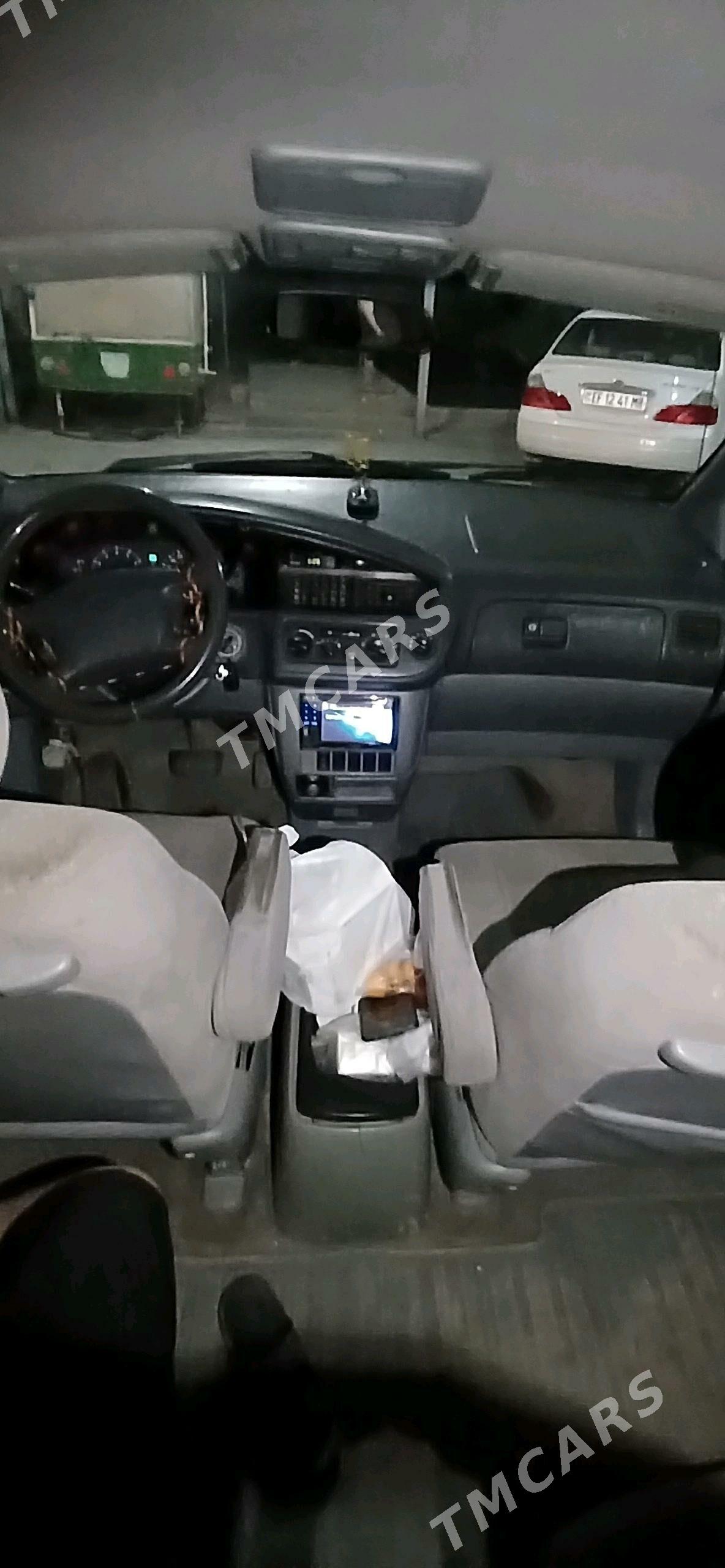 Toyota Sienna 2001 - 160 000 TMT - Туркменгала - img 2