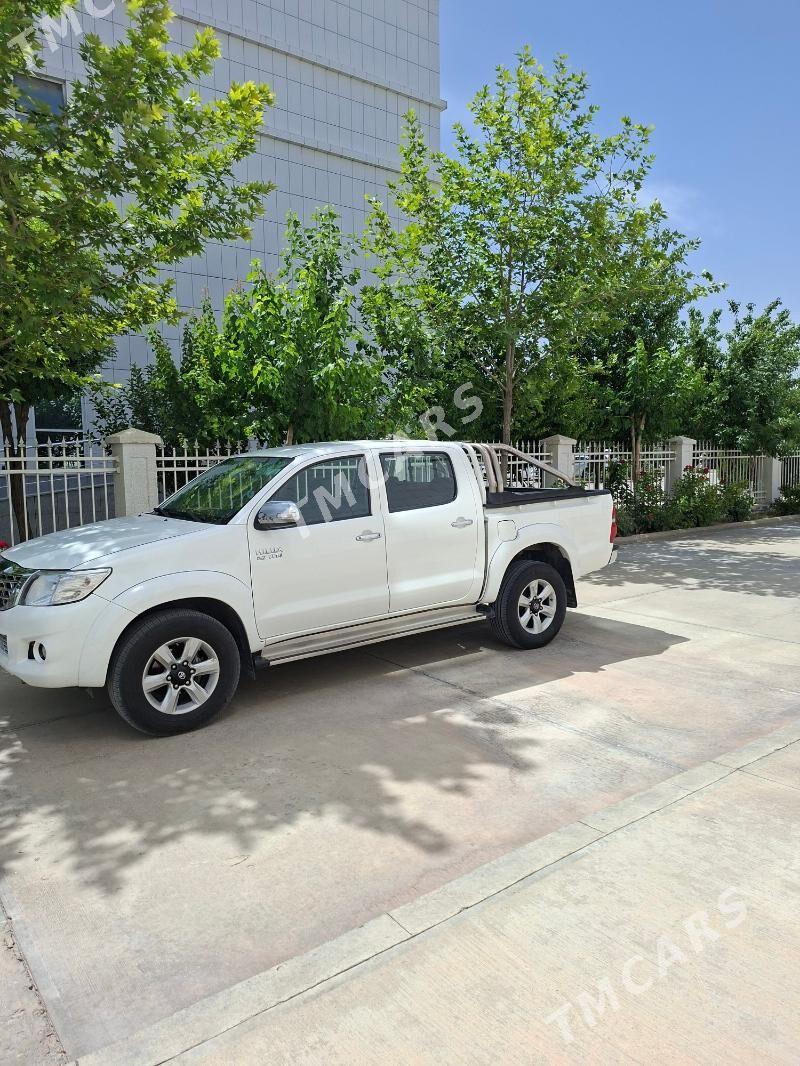 Toyota Hilux 2014 - 340 000 TMT - Aşgabat - img 2