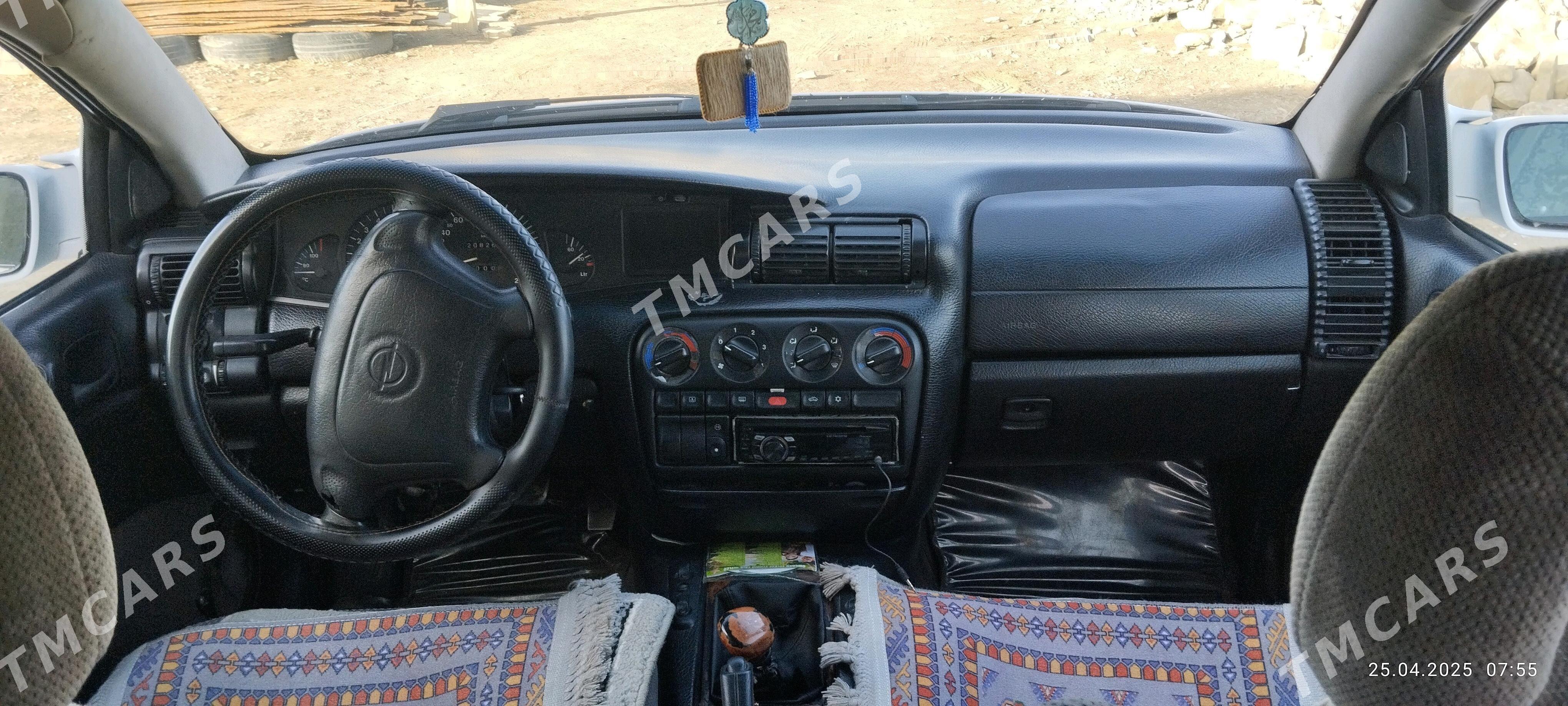 Opel Omega 1995 - 22 000 TMT - Bäherden - img 3