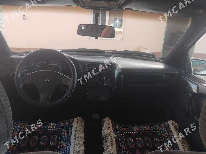 Opel Vectra 1993 - 46 000 TMT - Bäherden - img 1
