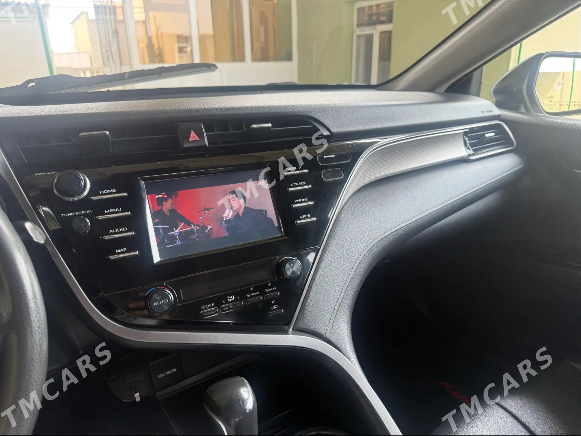 Toyota Camry 2018 - 310 000 TMT - Bäherden - img 3