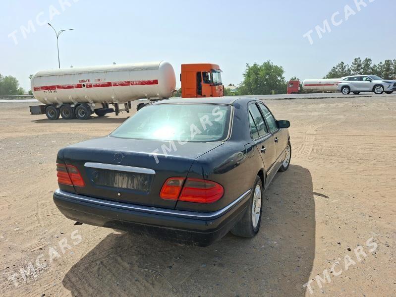 Mercedes-Benz E-Class 1998 - 35 000 TMT - Мары - img 3