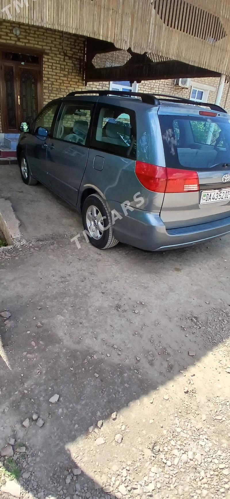 Toyota Sienna 2004 - 200 000 TMT - Губадаг - img 4