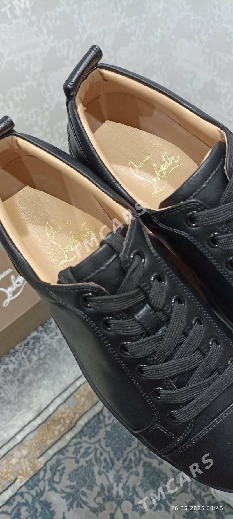 Louboutin - 5 mkr - img 3