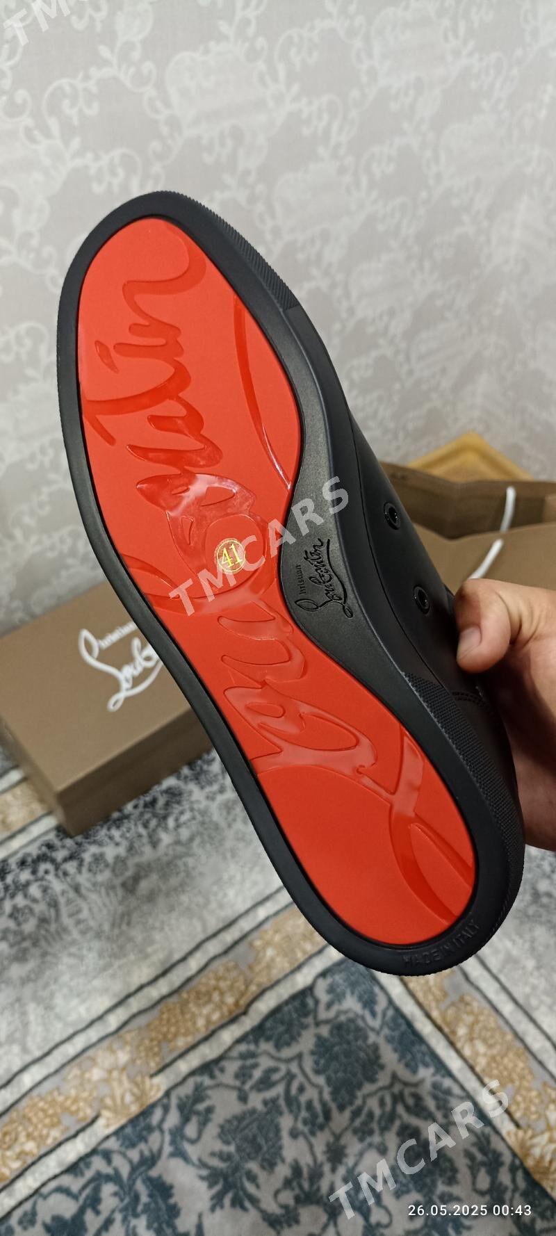 Louboutin - 5 mkr - img 2
