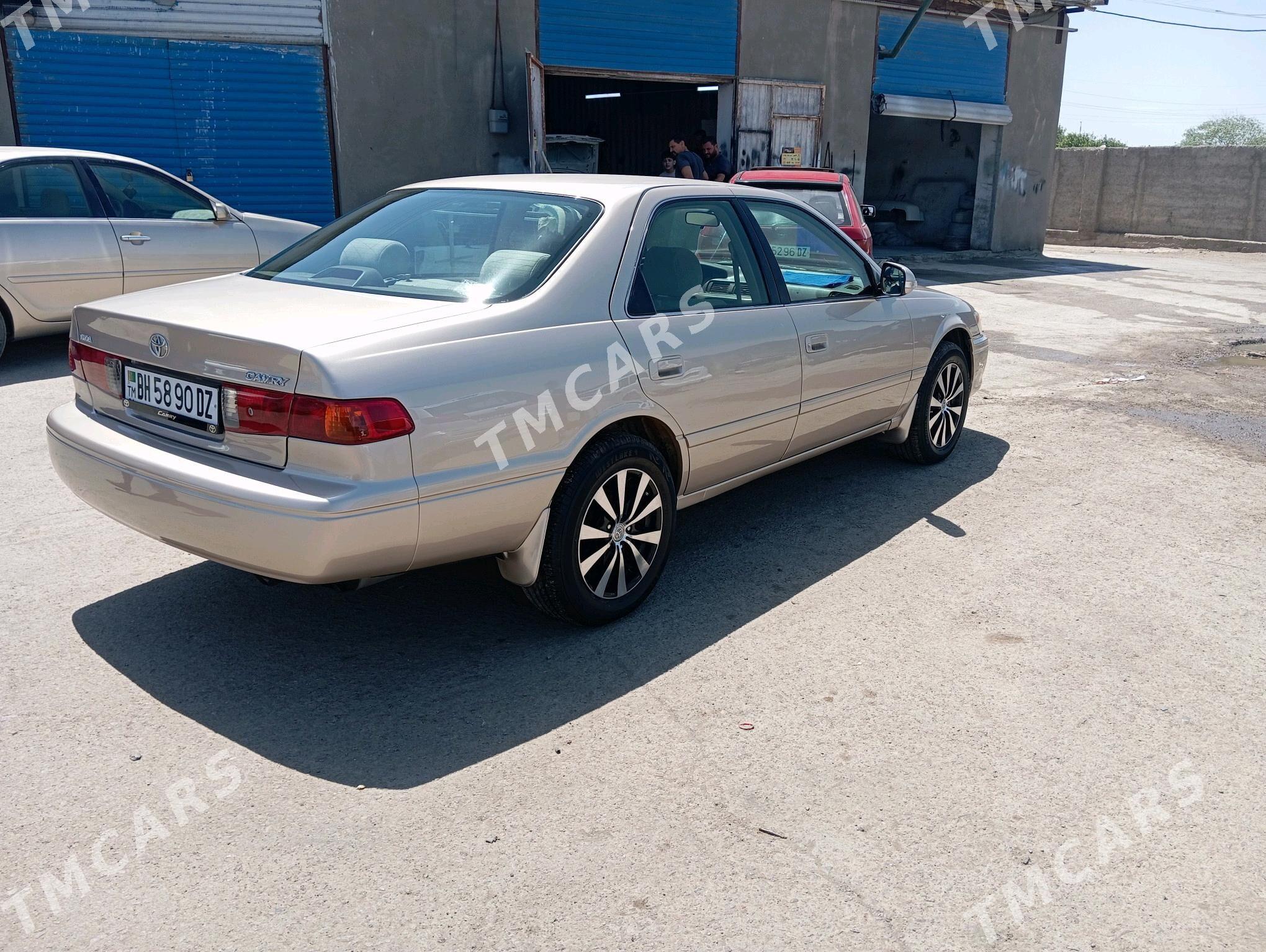 Toyota Camry 2001 - 160 000 TMT - Дашогуз - img 2
