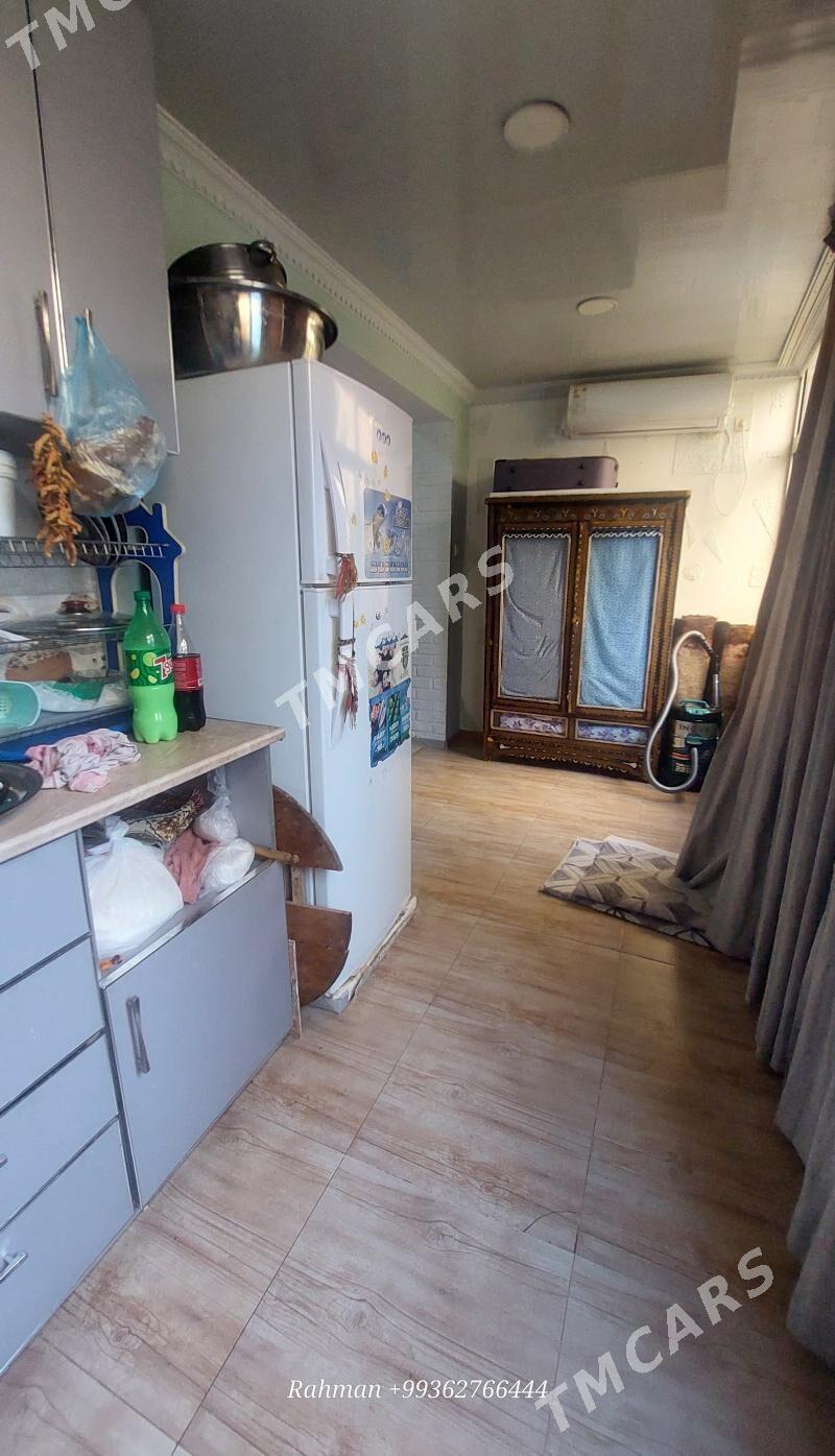 (2186)-9MKR AYTAKOW KÖÇE 2-KOMNAT 4/2-ETAJY 9МКР - Ашхабад - img 2