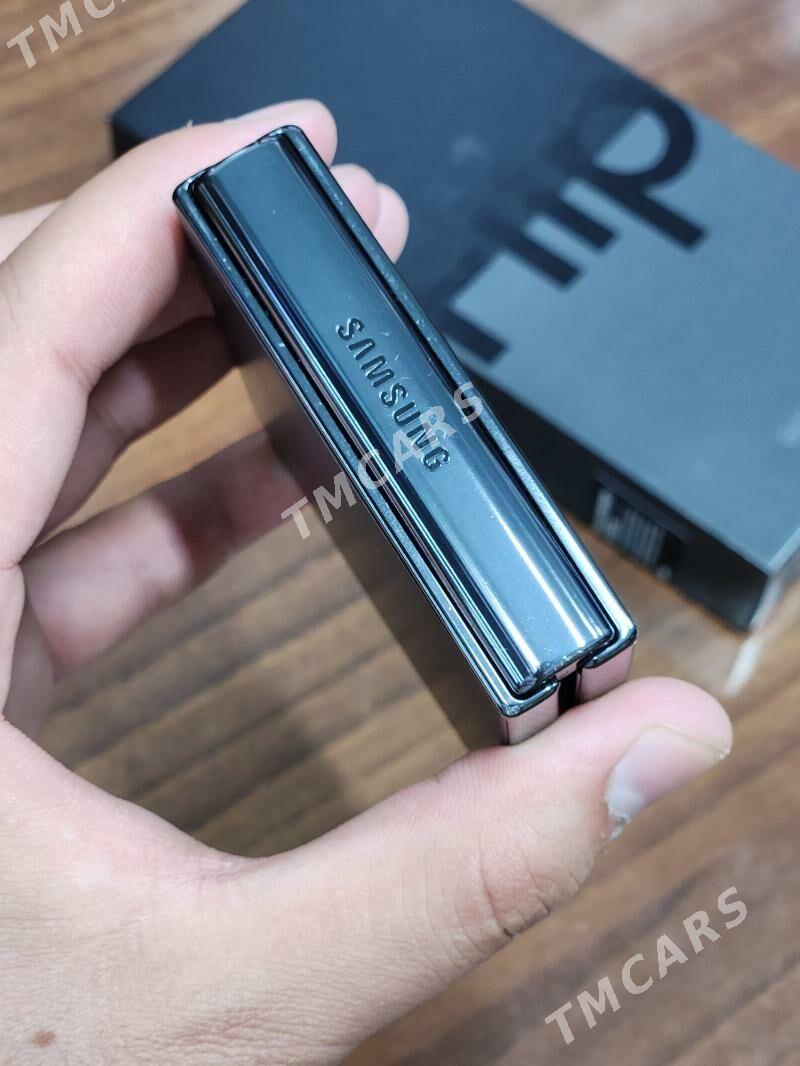 Z Flip 4  8/256Gb - Mary - img 3