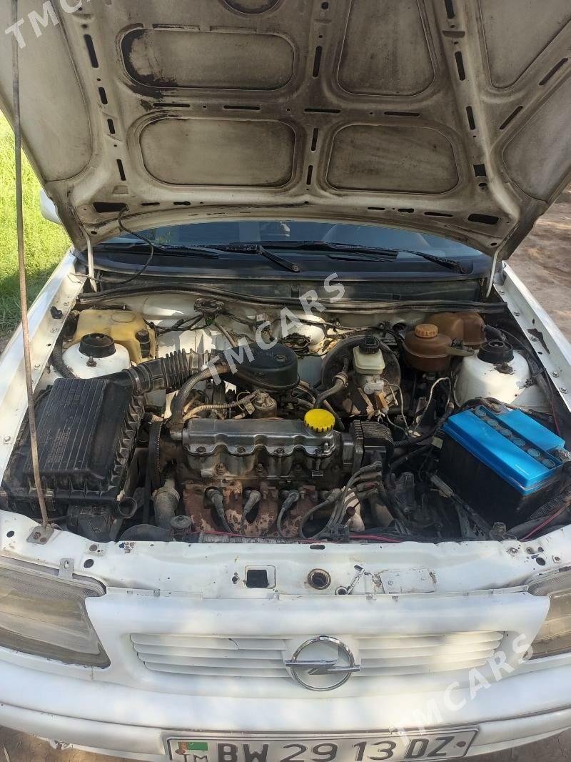 Opel Astra 1994 - 26 000 TMT - Гурбансолтан Едже - img 4
