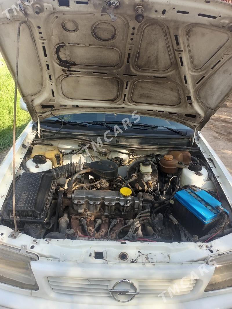 Opel Astra 1994 - 26 000 TMT - Гурбансолтан Едже - img 7