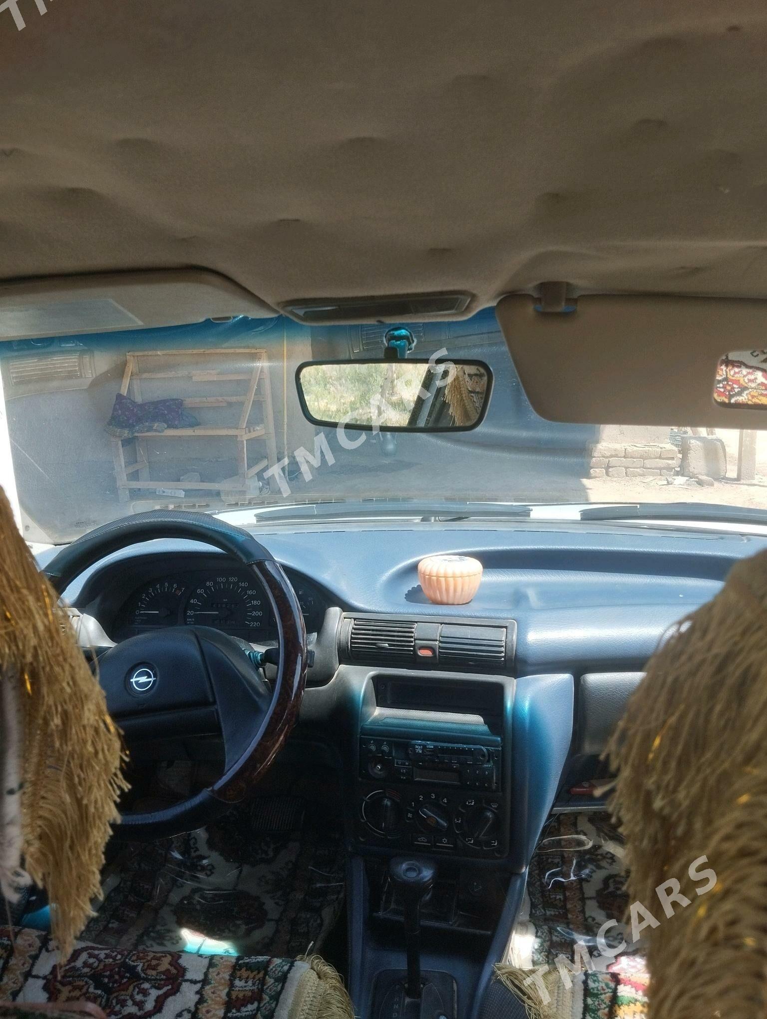 Opel Astra 1994 - 40 000 TMT - Рухубелентский этрап - img 3
