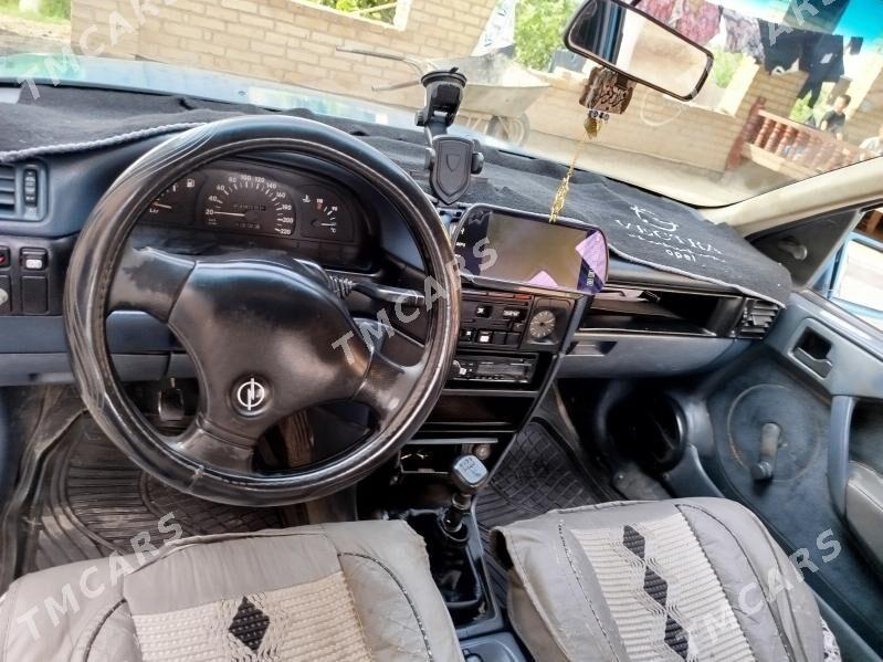 Opel Vectra 1989 - 25 000 TMT - Sakar - img 5