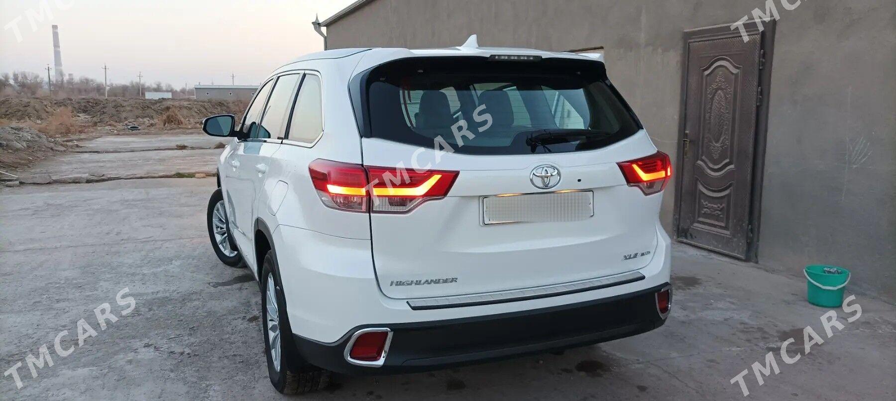 Toyota Highlander 2019 - 420 000 TMT - Мары - img 3