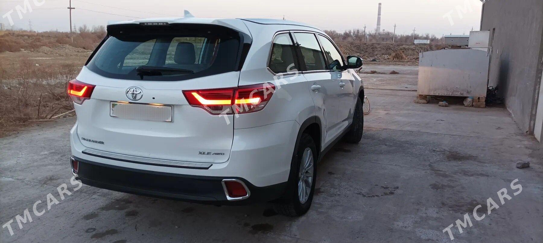 Toyota Highlander 2019 - 420 000 TMT - Мары - img 5