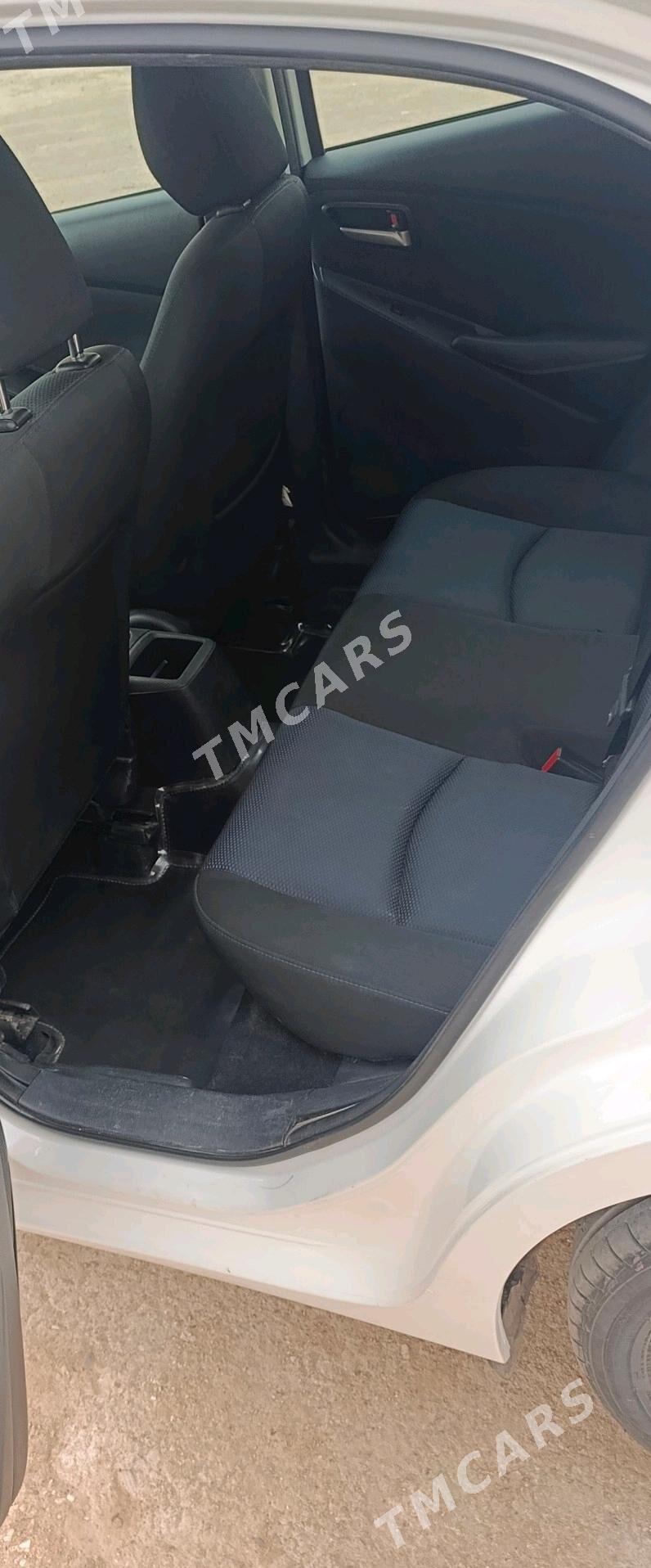 Toyota Yaris 2019 - 160 000 TMT - Ýolöten - img 3