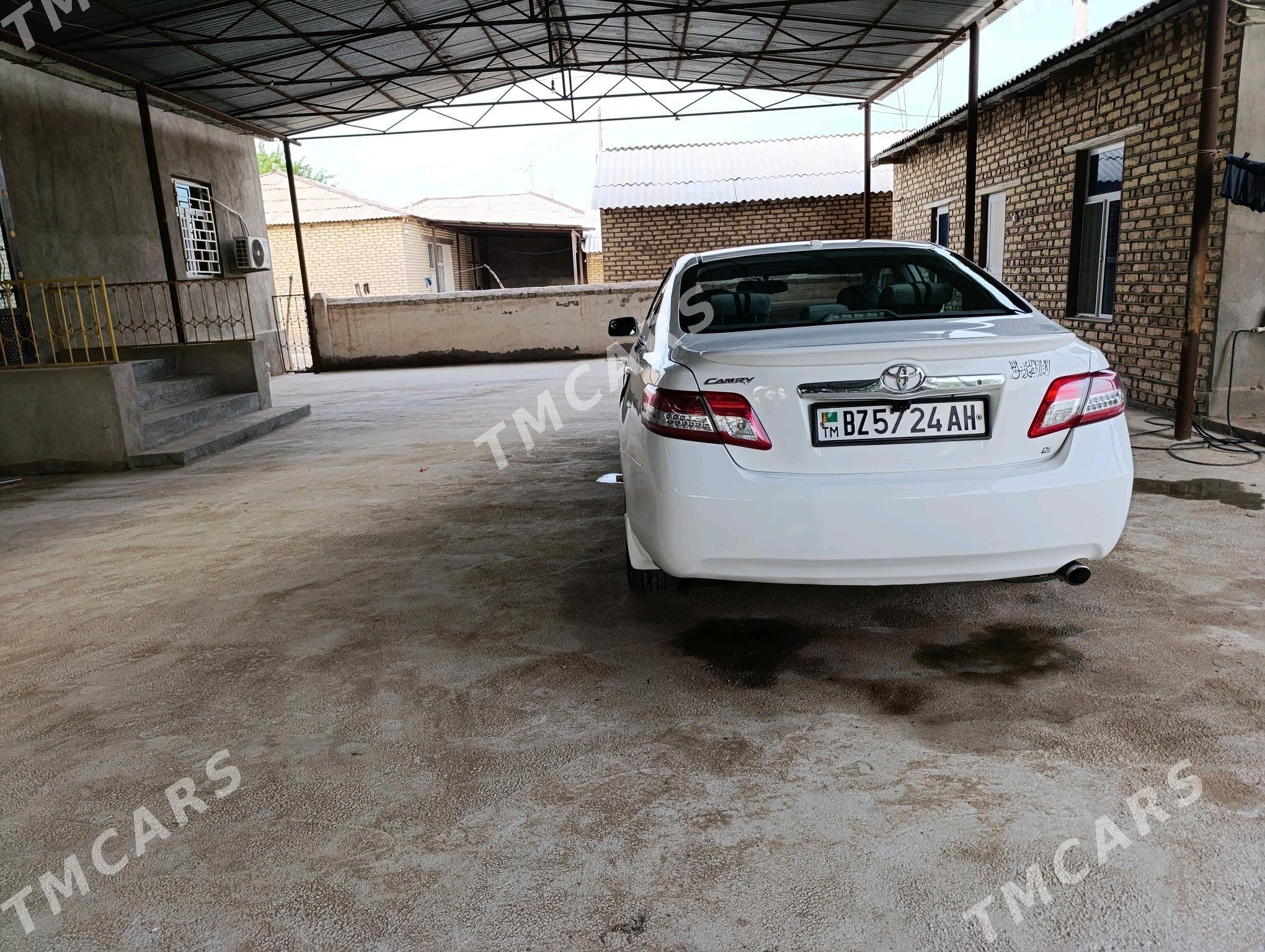 Toyota Camry 2010 - 165 000 TMT - Бабадайхан - img 2