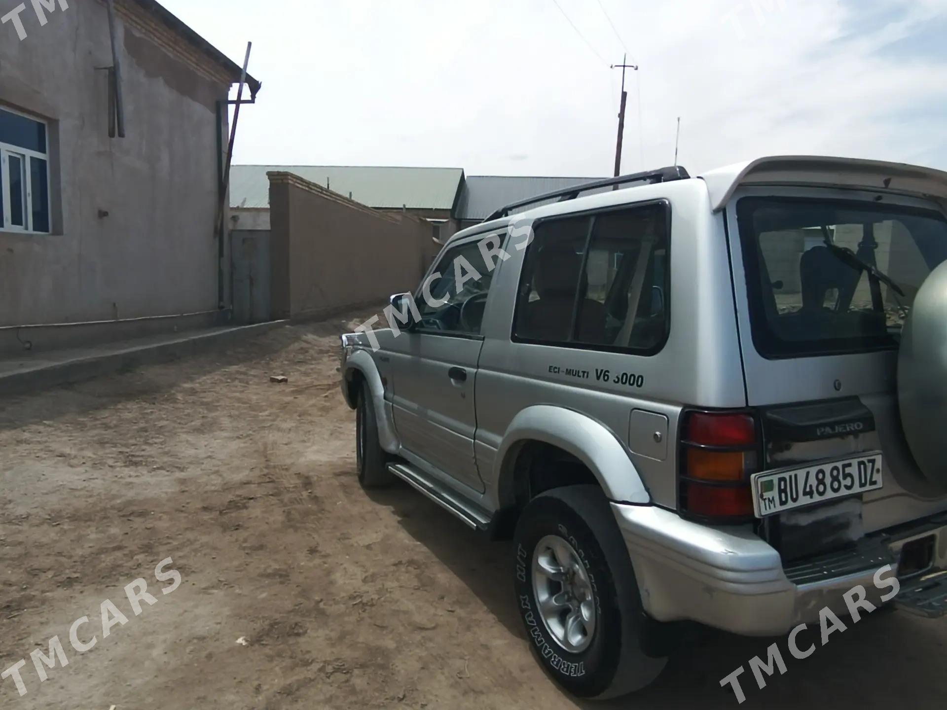 Mitsubishi Pajero 1995 - 60 000 TMT - Гурбансолтан Едже - img 2
