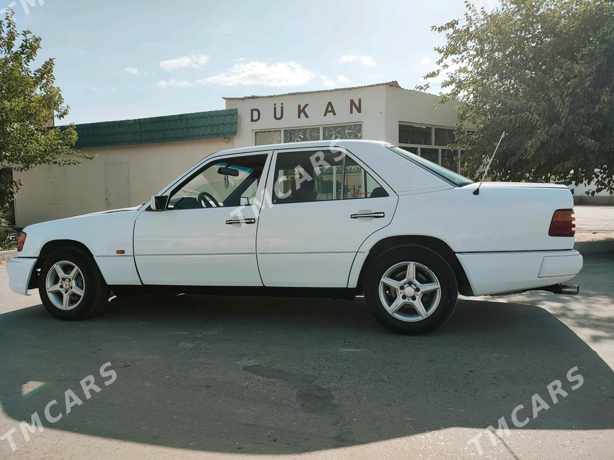 Mercedes-Benz 300CE 1990 - 22 000 TMT - Türkmenabat - img 4