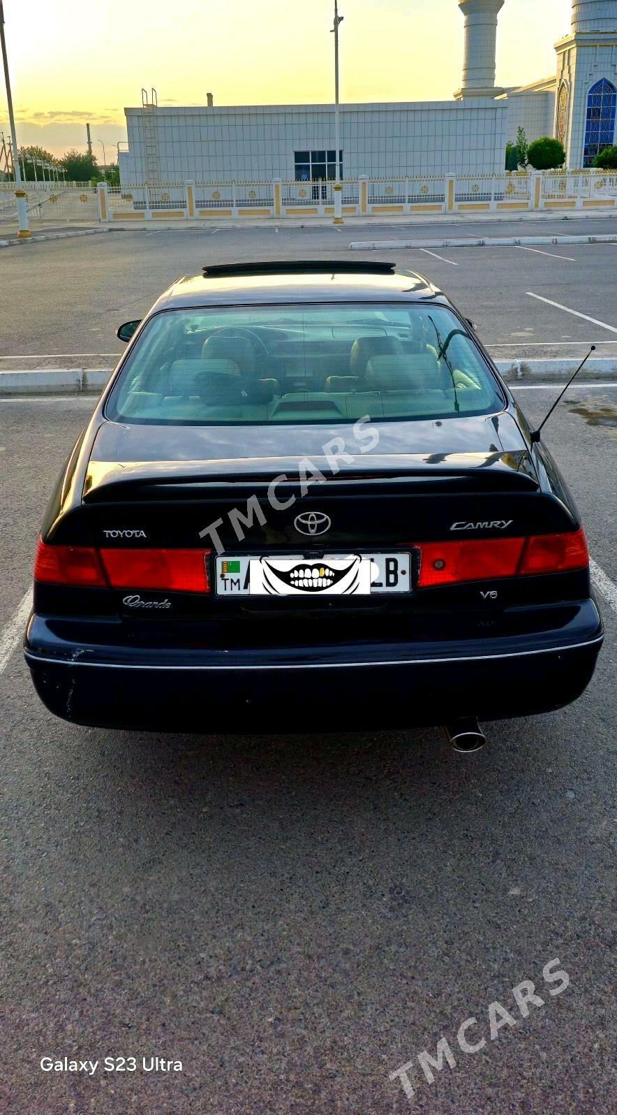 Toyota Camry 2000 - 130 000 TMT - Çärjew - img 3
