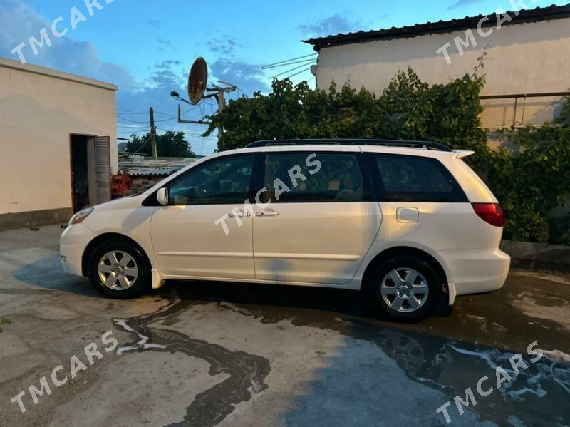 Toyota Sienna 2006 - 220 000 TMT - Балканабат - img 5