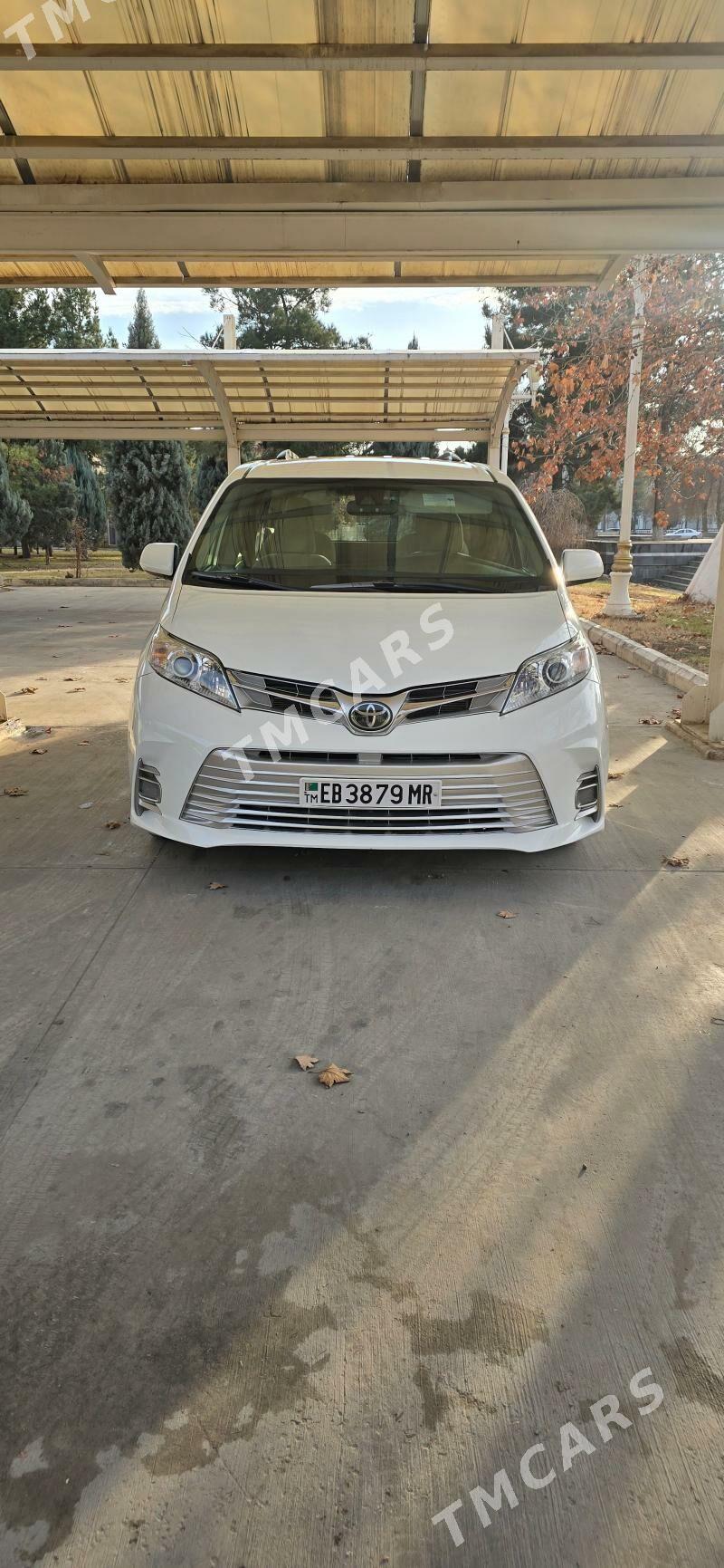 Toyota Sienna 2018 - 380 000 TMT - Мары - img 3