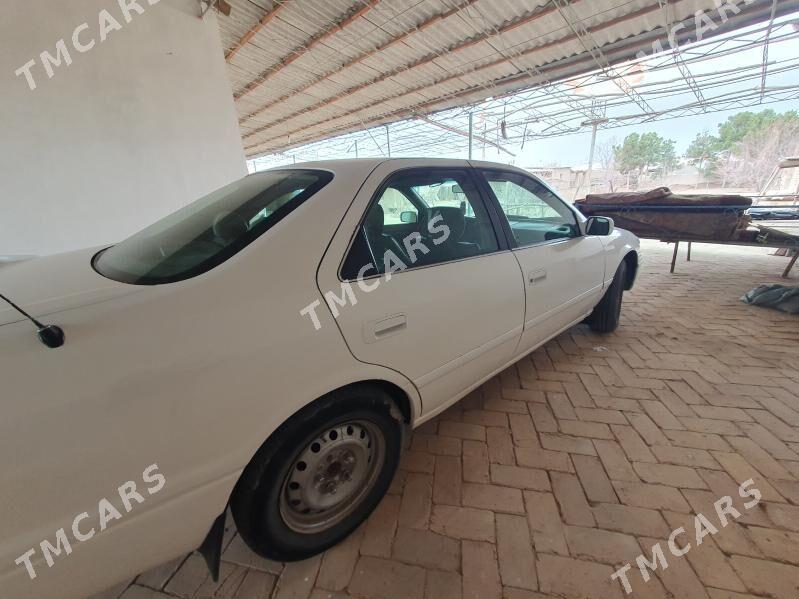 Toyota Camry 1998 - 118 000 TMT - Halaç - img 2