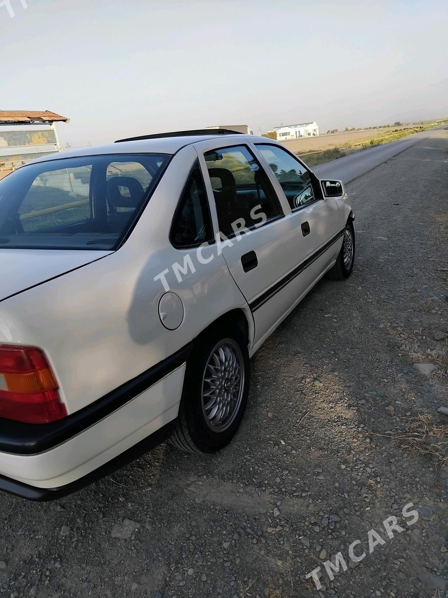 Opel Vectra 1990 - 33 000 TMT - Bäherden - img 2