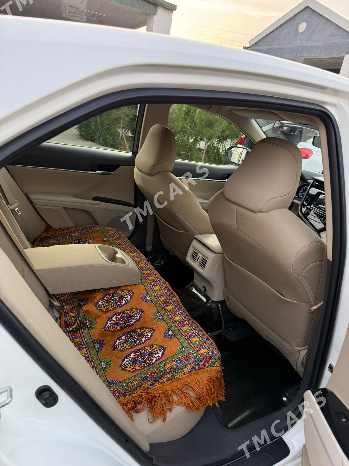 Toyota Camry 2019 - 320 000 TMT - Бузмеин - img 4