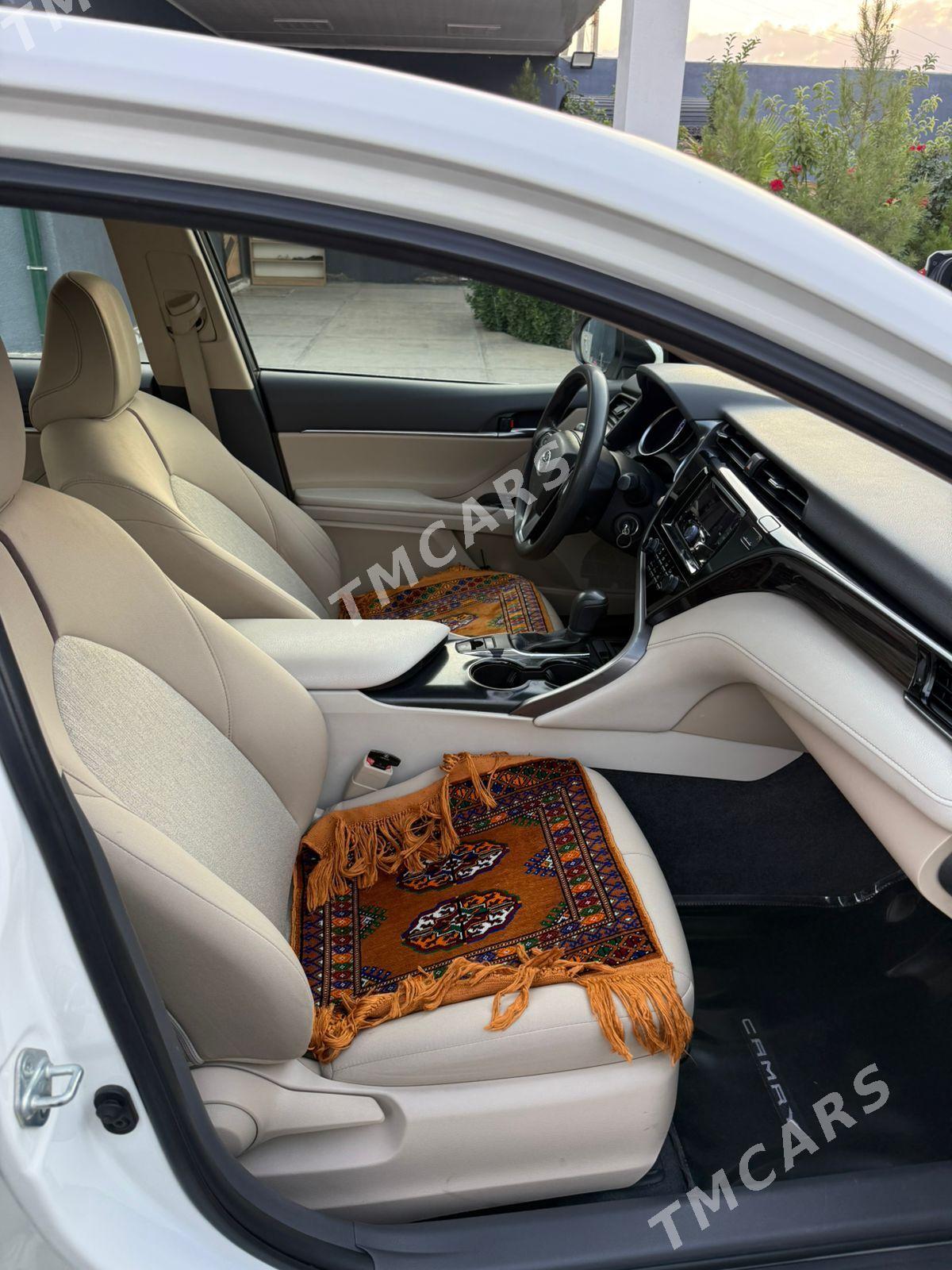 Toyota Camry 2019 - 320 000 TMT - Бузмеин - img 3