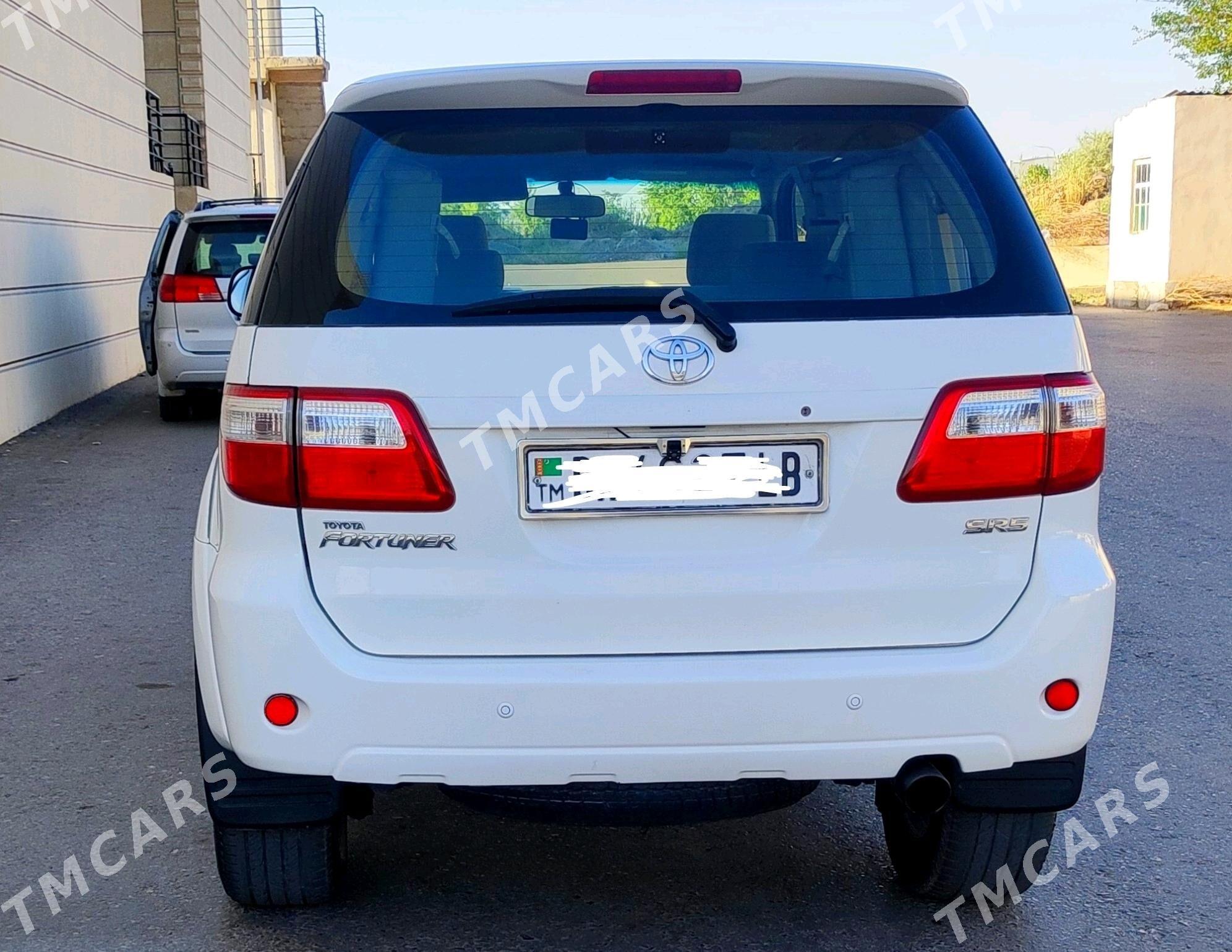 Toyota Fortuner 2009 - 245 000 TMT - Туркменабат - img 4