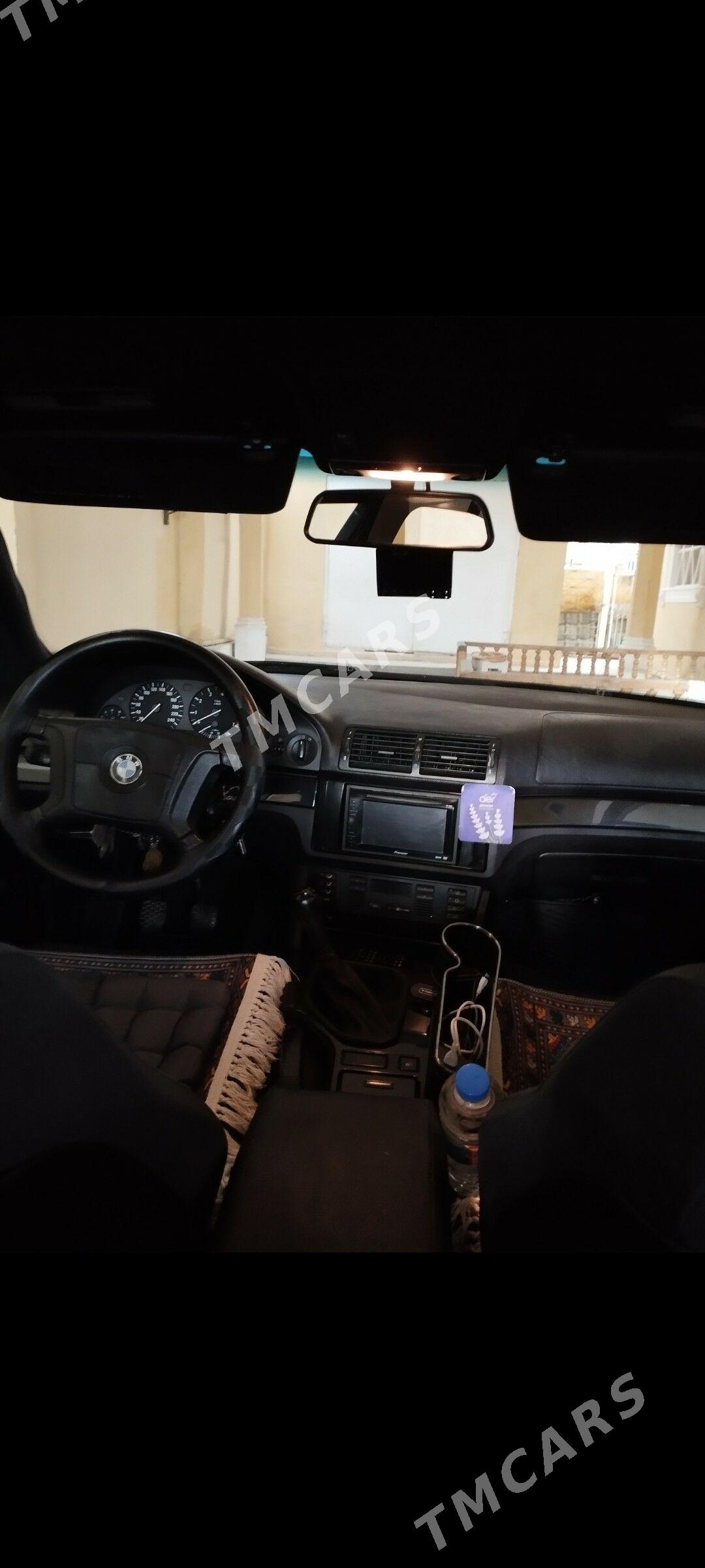 BMW E39 1999 - 95 000 TMT - Балканабат - img 4
