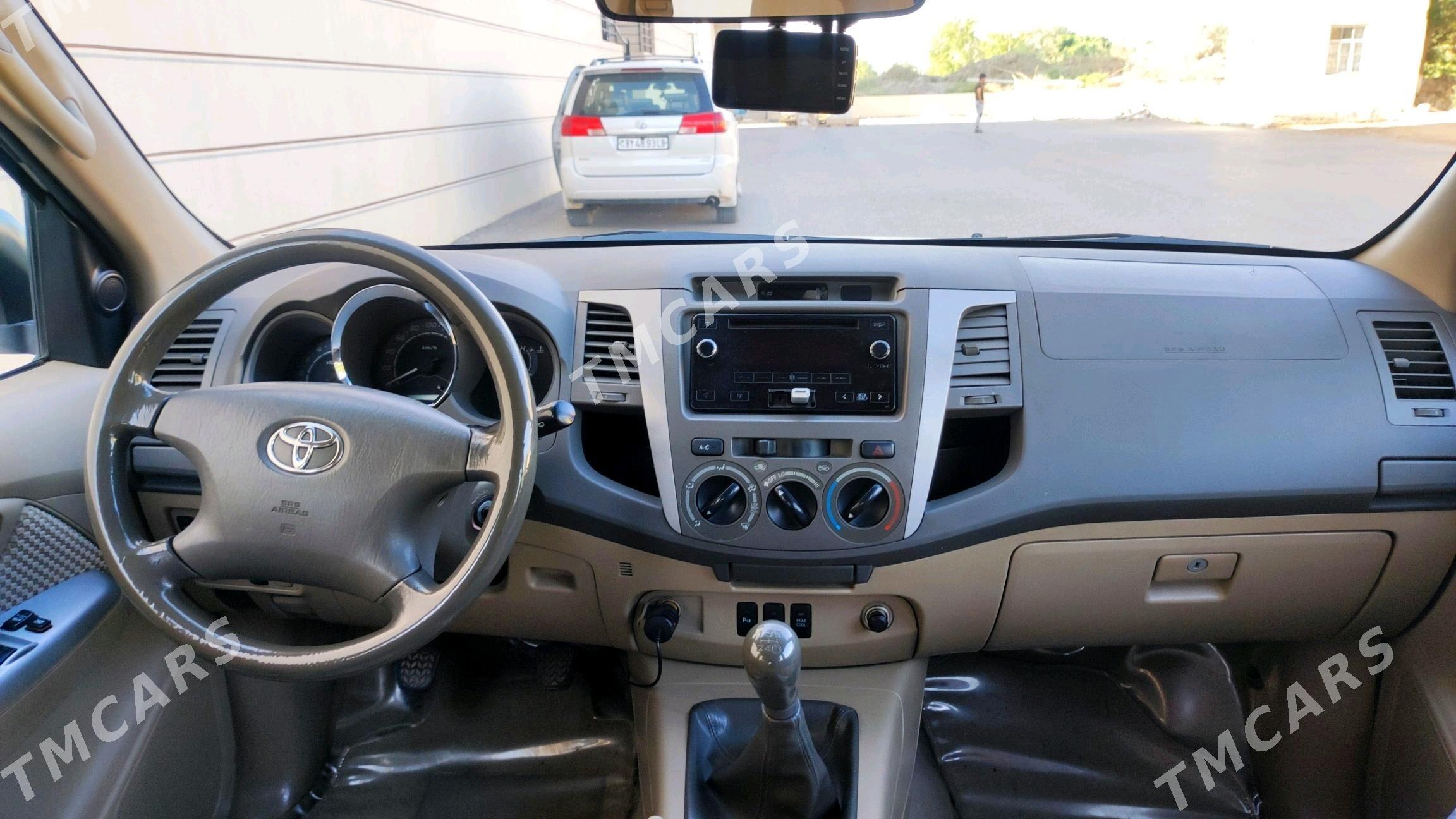 Toyota Fortuner 2009 - 245 000 TMT - Туркменабат - img 8
