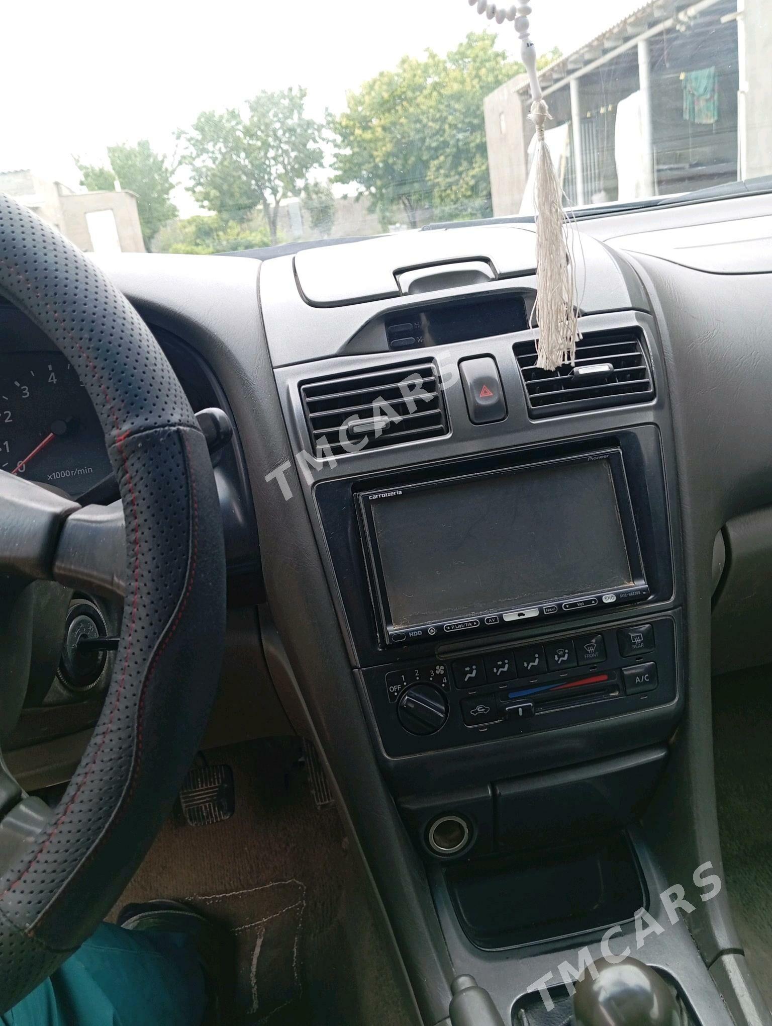 Nissan Maxima 2001 - 55 000 TMT - Бахарден - img 5