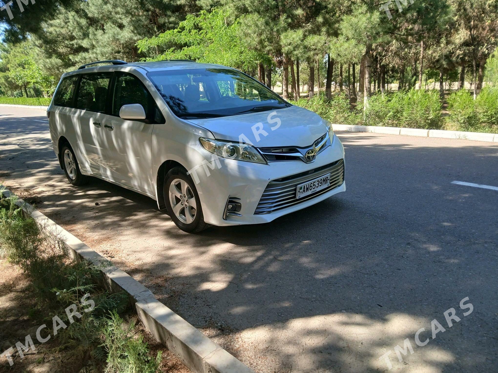 Toyota Sienna 2018 - 310 000 TMT - Мары - img 6