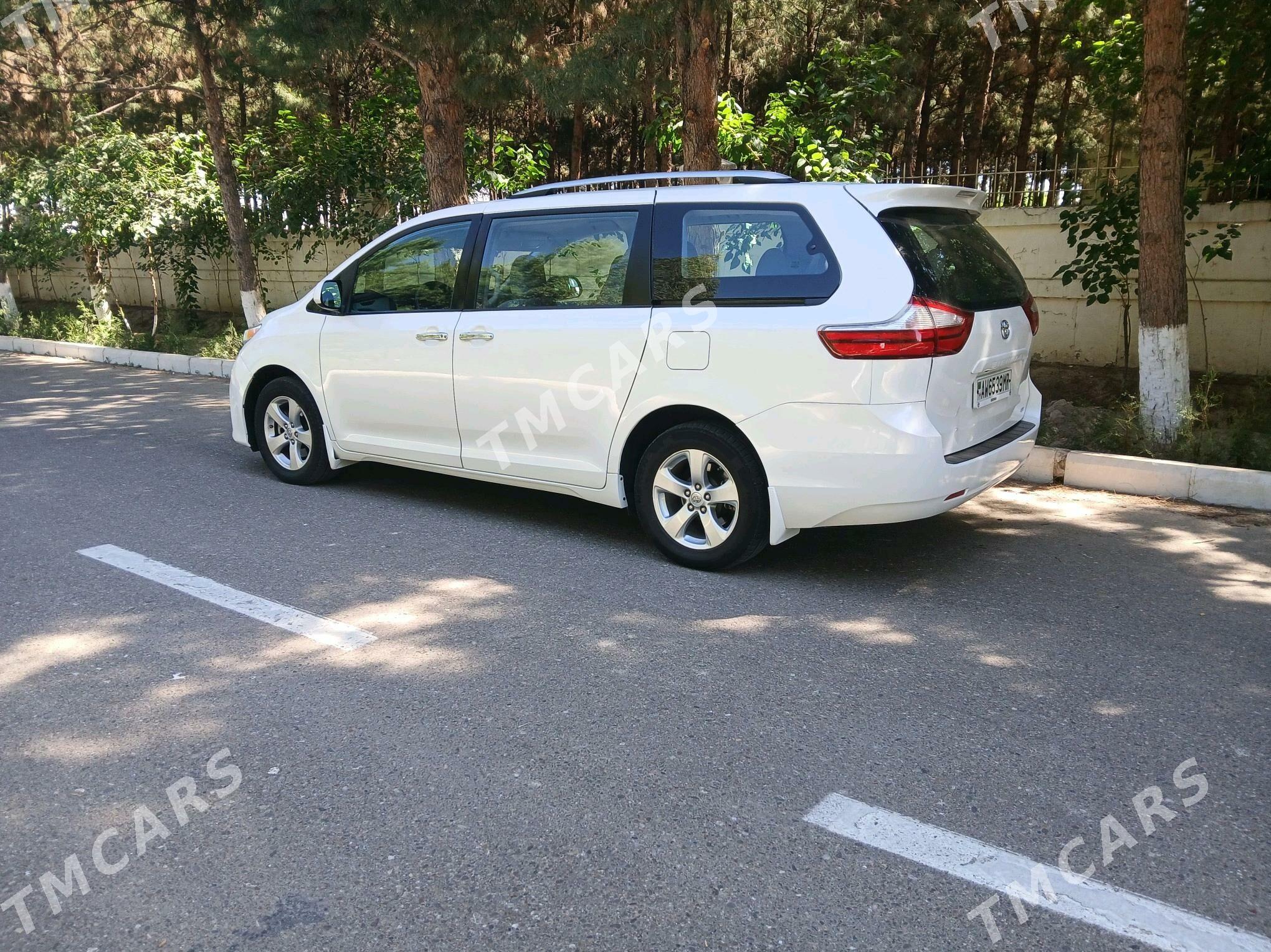 Toyota Sienna 2018 - 310 000 TMT - Мары - img 4