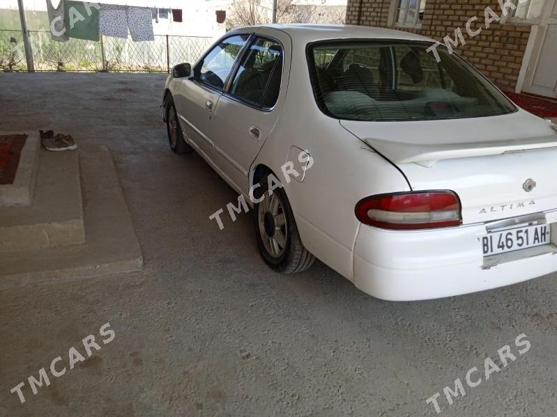 Nissan Altima 1996 - 28 000 TMT - Sakarçäge - img 2