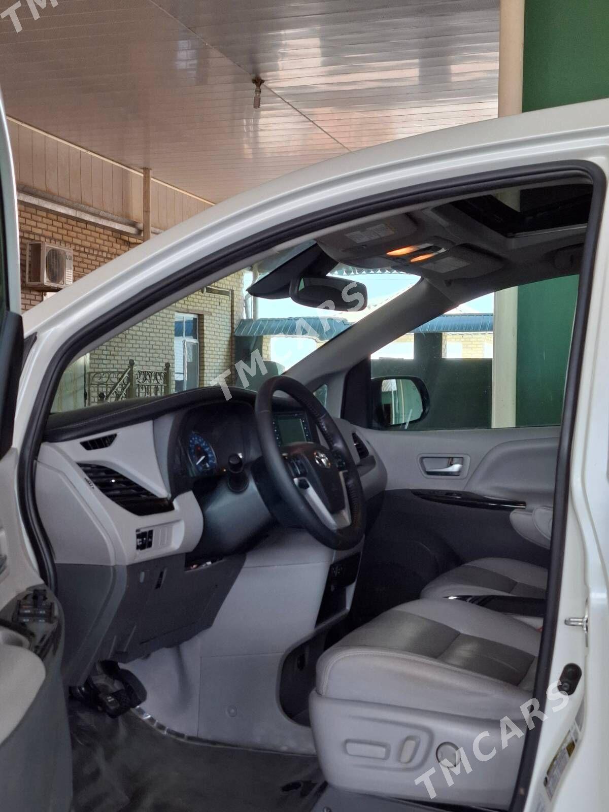 Toyota Sienna 2019 - 460 000 TMT - Мары - img 8