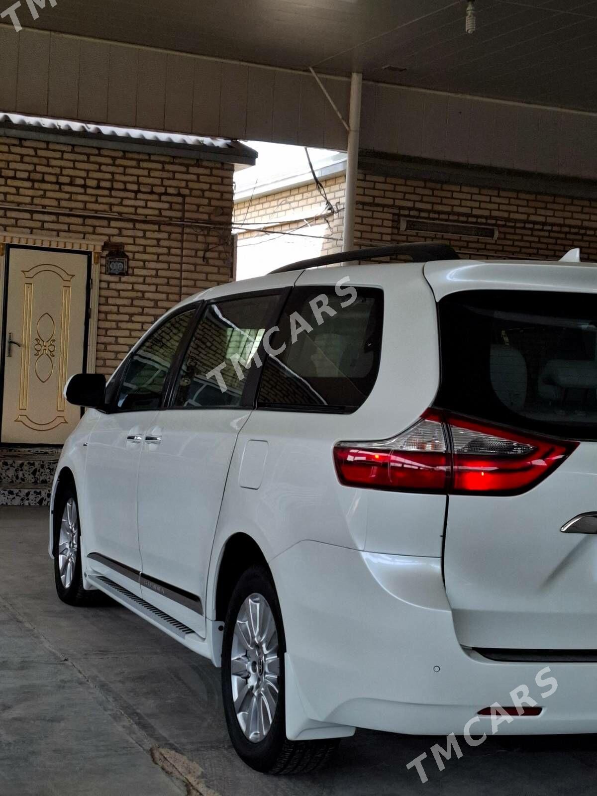 Toyota Sienna 2019 - 460 000 TMT - Мары - img 3