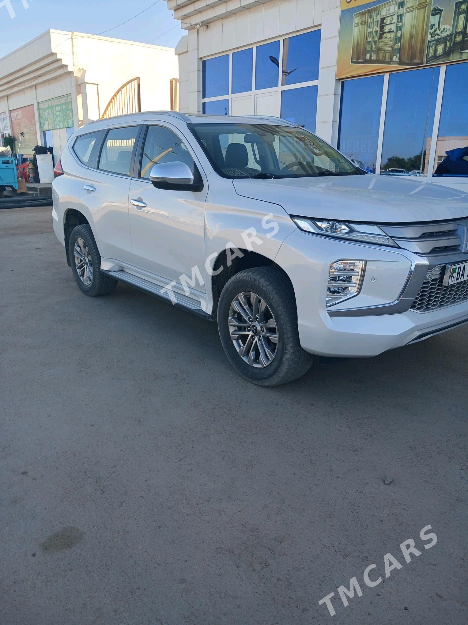 Mitsubishi Pajero 2020 - 450 000 TMT - Кëши - img 3