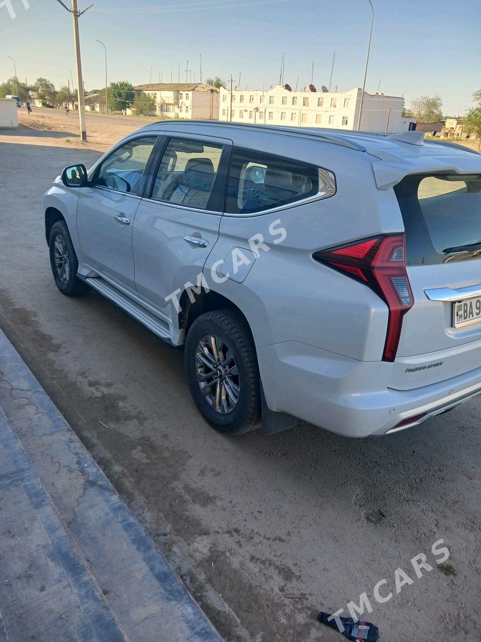 Mitsubishi Pajero 2020 - 450 000 TMT - Кëши - img 4