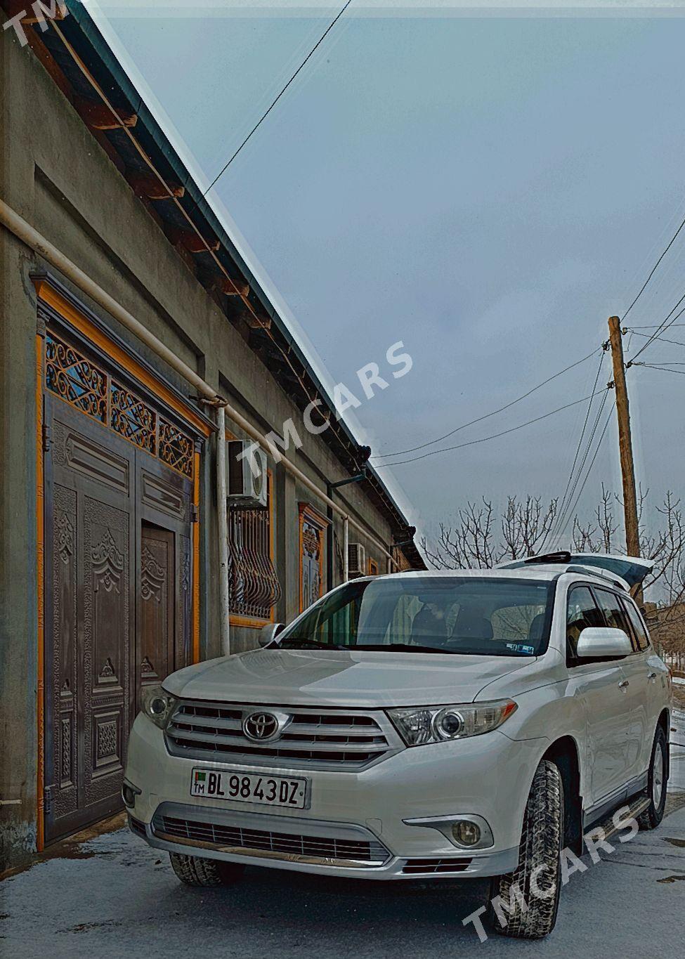 Toyota Highlander 2013 - 320 000 TMT - Гурбансолтан Едже - img 4